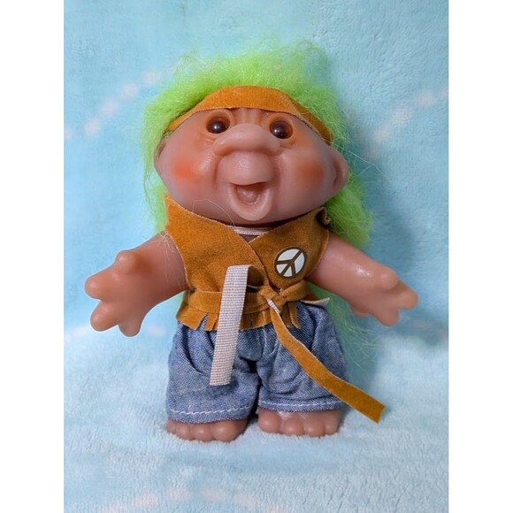 Vintage DAM Troll Doll, Hippie, Fringe Vest, Headband, Green Hair –1986 Retro - Picture 1 of 3